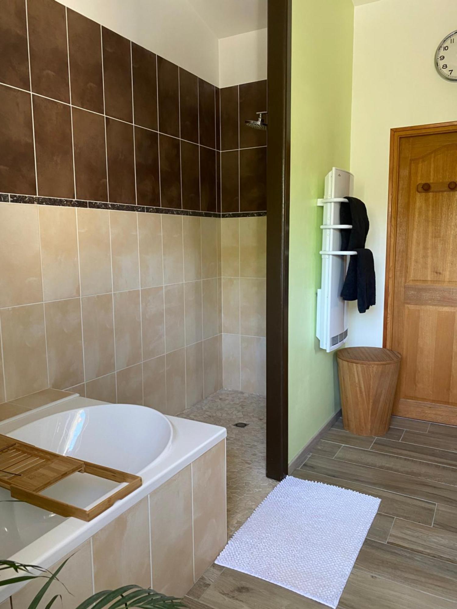 Les 5 Timbres Villa Montpellier-de-Médillan Екстериор снимка